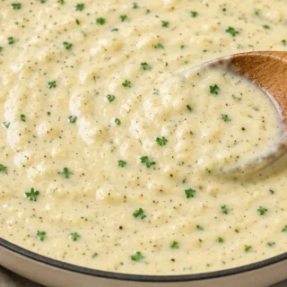 Creamy Garlic Sauce: You won't believe how easy! - garlic cream sauce