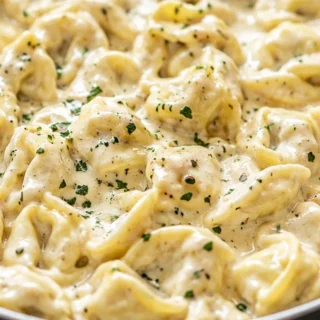 Creamy Tortellini Sauce: Dream Dinner in 20 Mins!