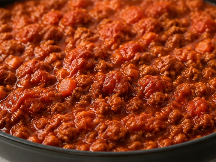 Rich & Meaty Bolognese: Your New Favorite Dinner!