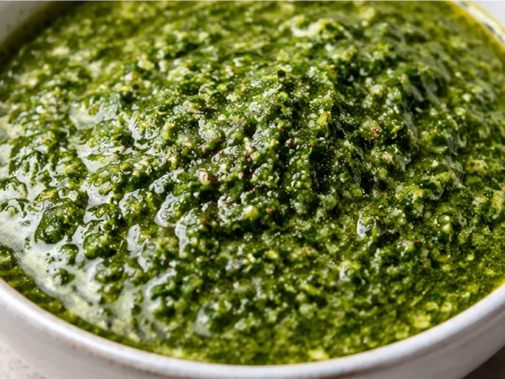 Rachel’s Green Sauce: The Zesty Dip You NEED!