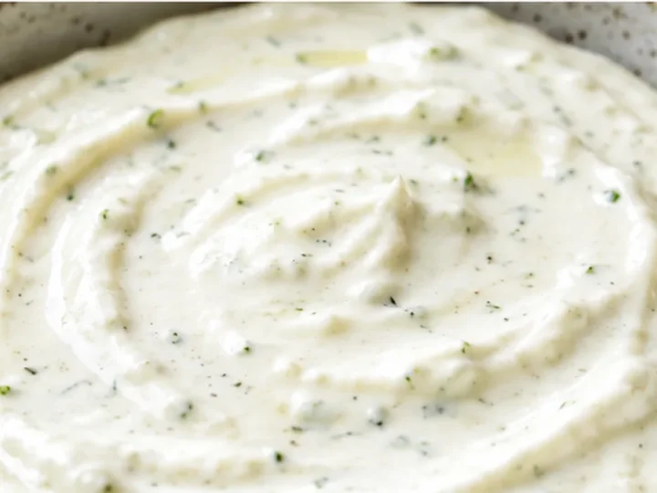 Creamy Garlic & Lemon Yogurt Sauce That Will Wow You!
