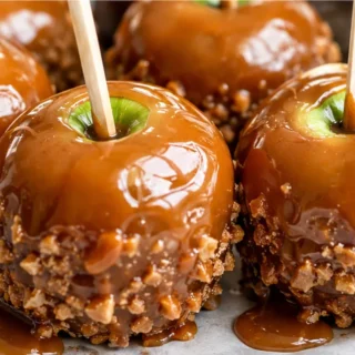 Gooey Caramel Apples!