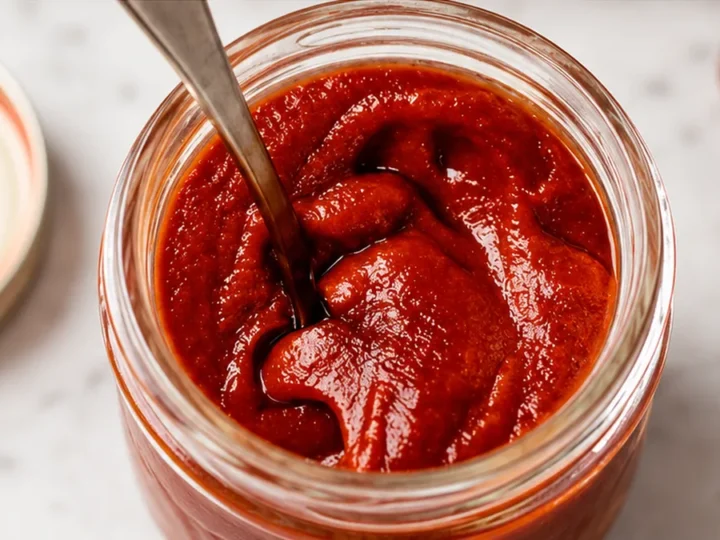 Spicy & Sweet Whole30 BBQ Sauce! You Won’t Believe It’s Healthy!